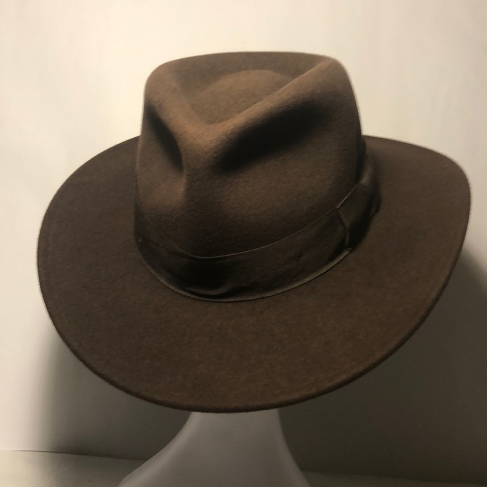 Wide brim Indiana Jones hat! collectors